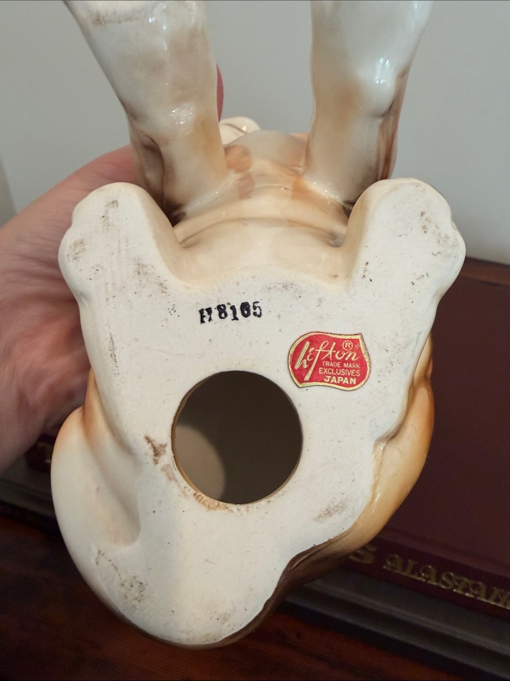 Vintage Lefton Ceramic Beagle Dog Figurine in Brown and Black. - Picture 4 of 8